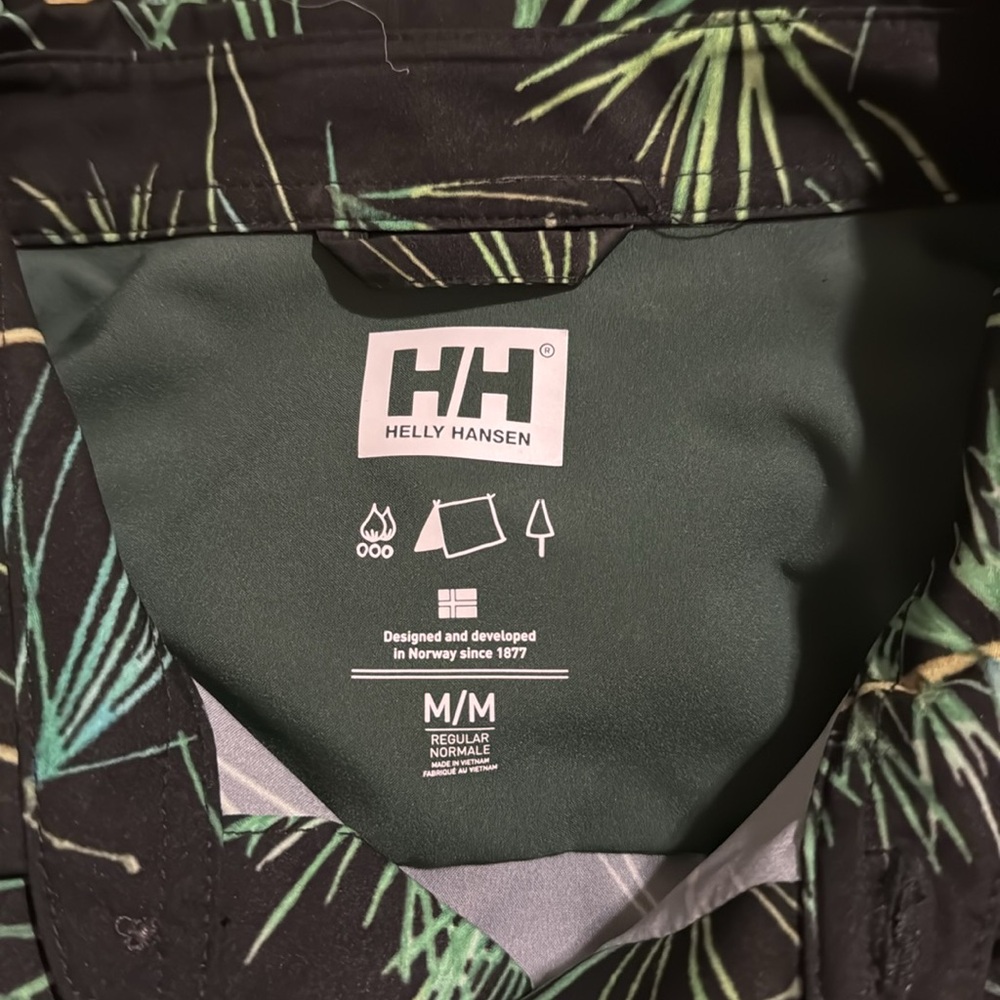Helly Hansen Oya Short Sleeve Button Shirt Ebony Black Green Pine Tree Print-M - Picture 8 of 9